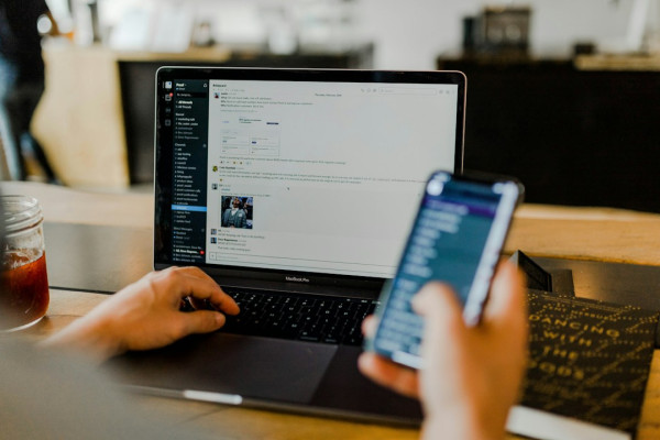 Thiết kế UI/UX cá nhân hóa bằng AI tăng chuyển đổi 300%