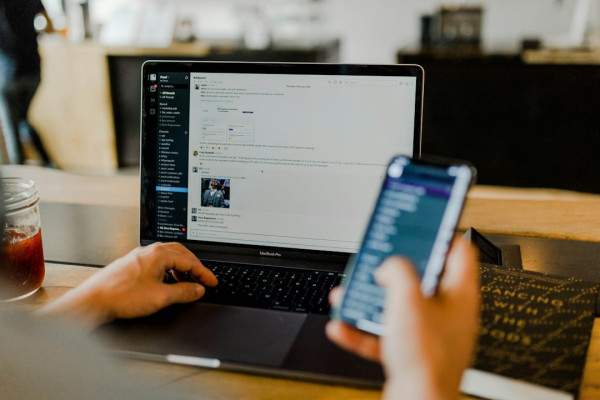Tự động hóa phễu bán hàng website bằng Chatbot đa kênh tích hợp CRM và Zalo OA